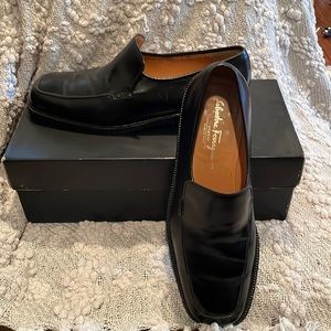 Salvatore Ferragamo Men’s Black Leather Loafers - 10EE